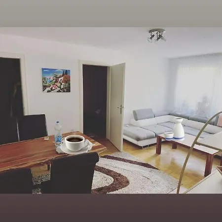 Schwabing Stadion Apartment: Central Munich Comfort